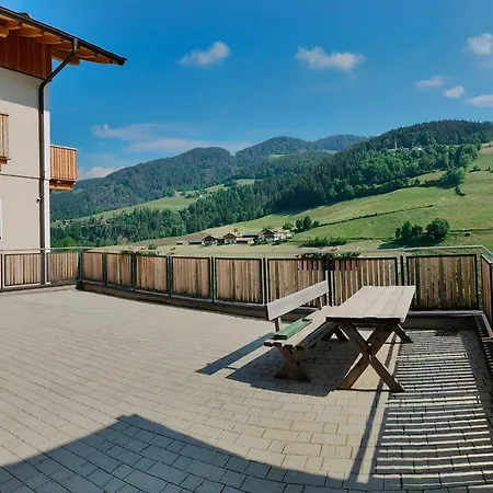 Farm stay Planerhof Enzian Funes (Bolzano)
